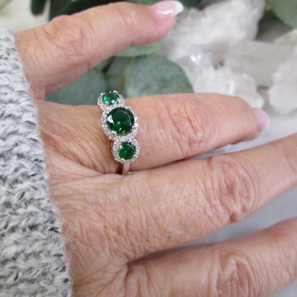 EMERALD 3 Stone 925 Sterling Ring>Halo Design>Sparkly Simulated Diamonds - Picture 4 of 7
